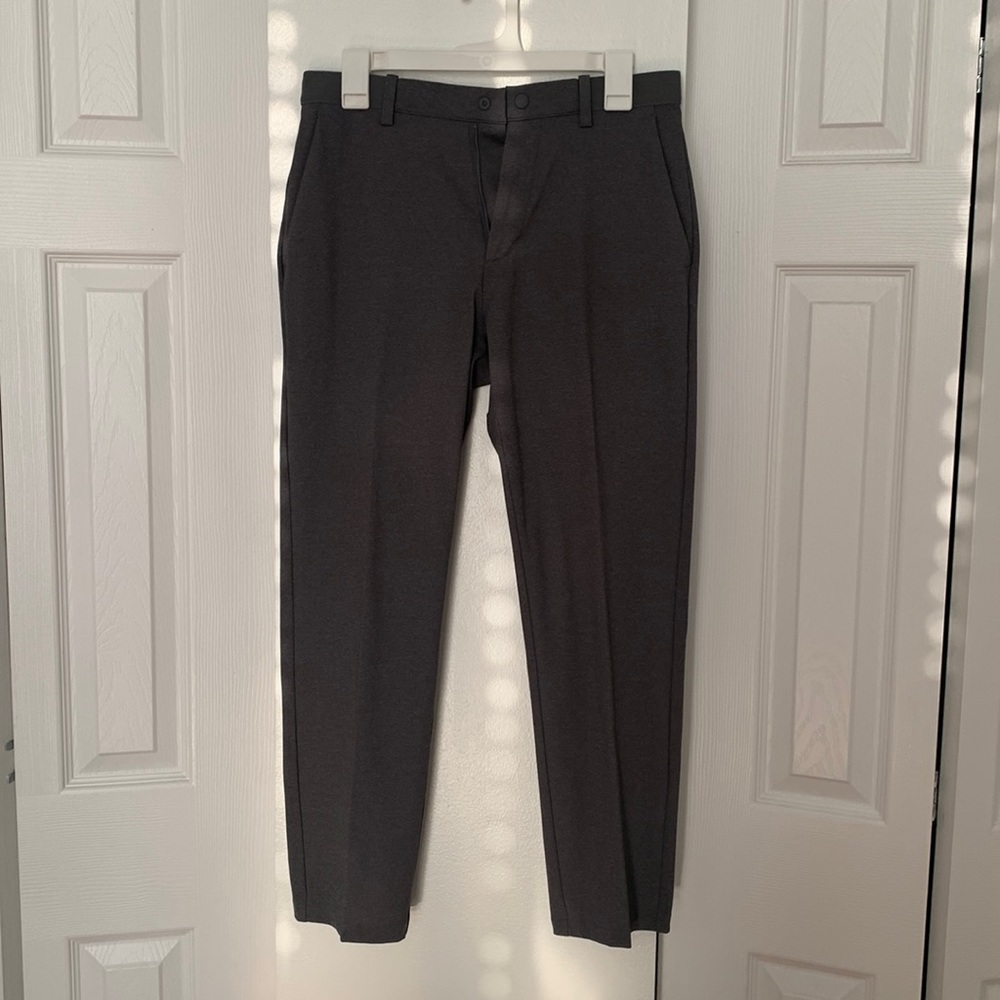 Uniqlo sneaker pants dress pants with pleats. Size small